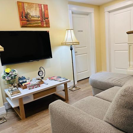 Apartament Luxurious Basement Retreat Charlottetown Zewnętrze zdjęcie