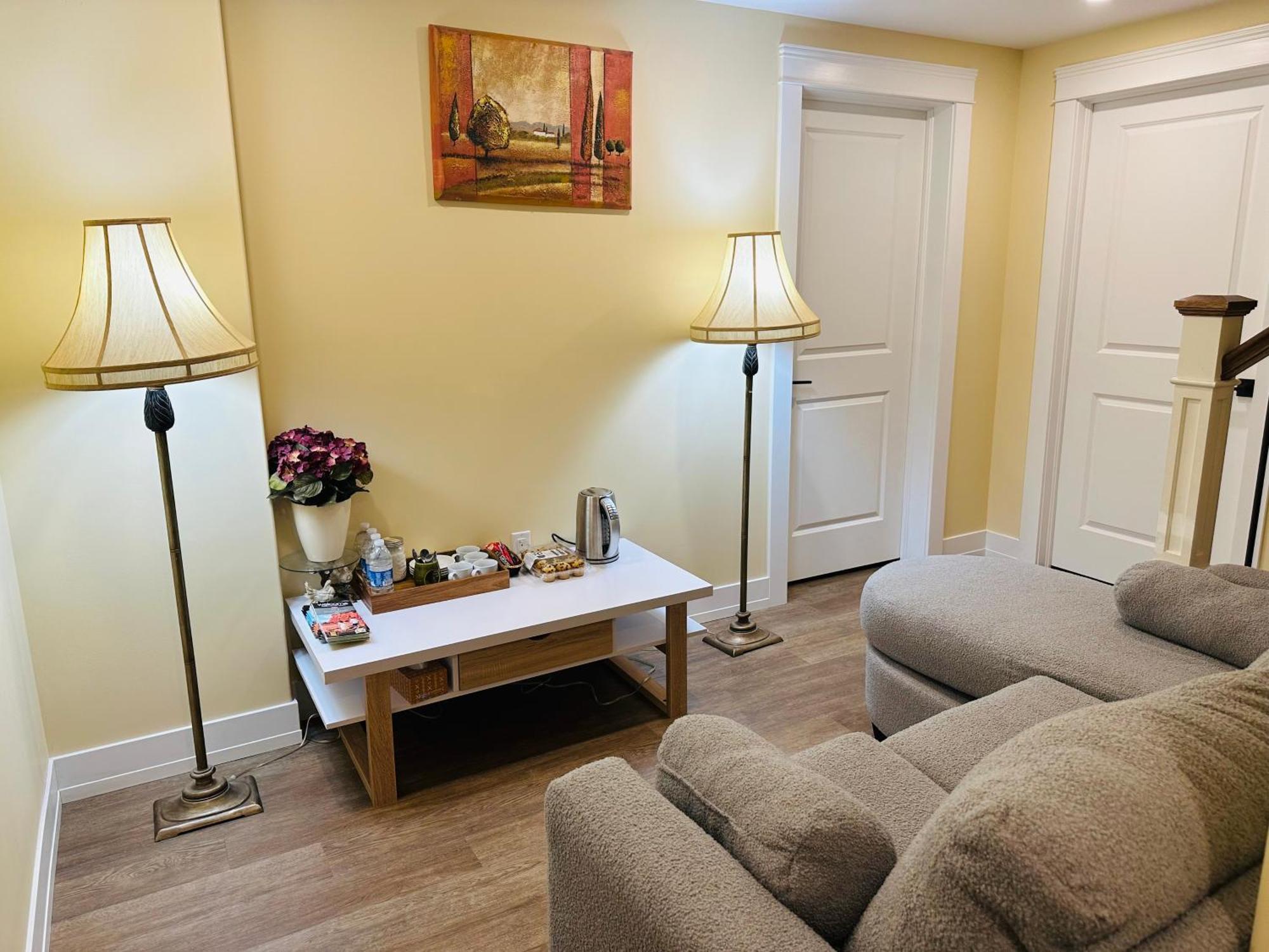 Apartament Luxurious Basement Retreat Charlottetown Zewnętrze zdjęcie
