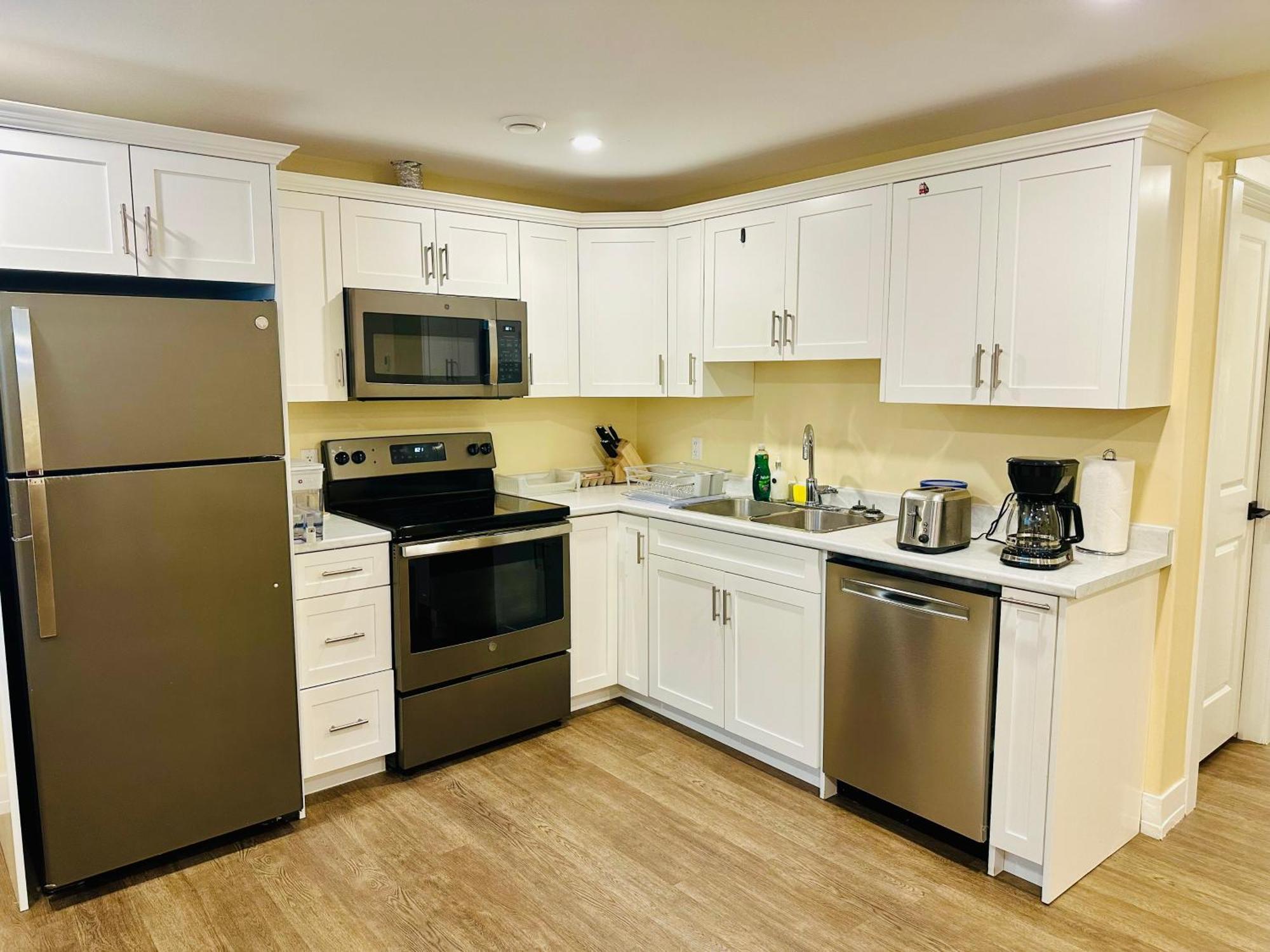Apartament Luxurious Basement Retreat Charlottetown Zewnętrze zdjęcie