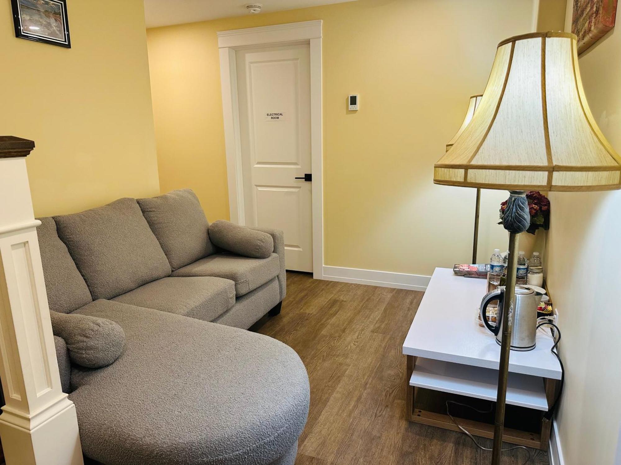 Apartament Luxurious Basement Retreat Charlottetown Zewnętrze zdjęcie