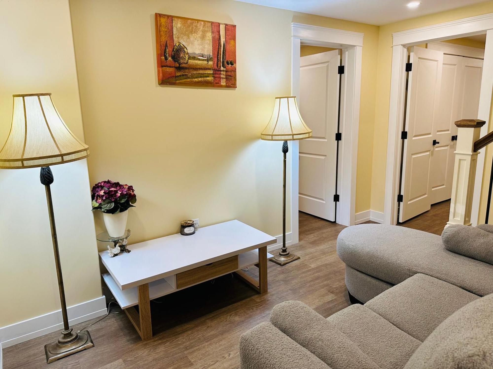 Apartament Luxurious Basement Retreat Charlottetown Zewnętrze zdjęcie