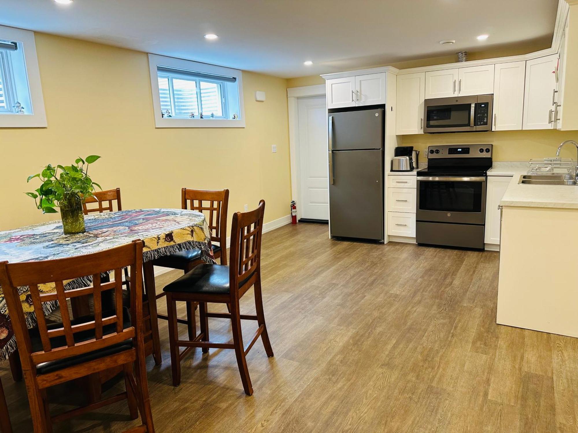Apartament Luxurious Basement Retreat Charlottetown Zewnętrze zdjęcie