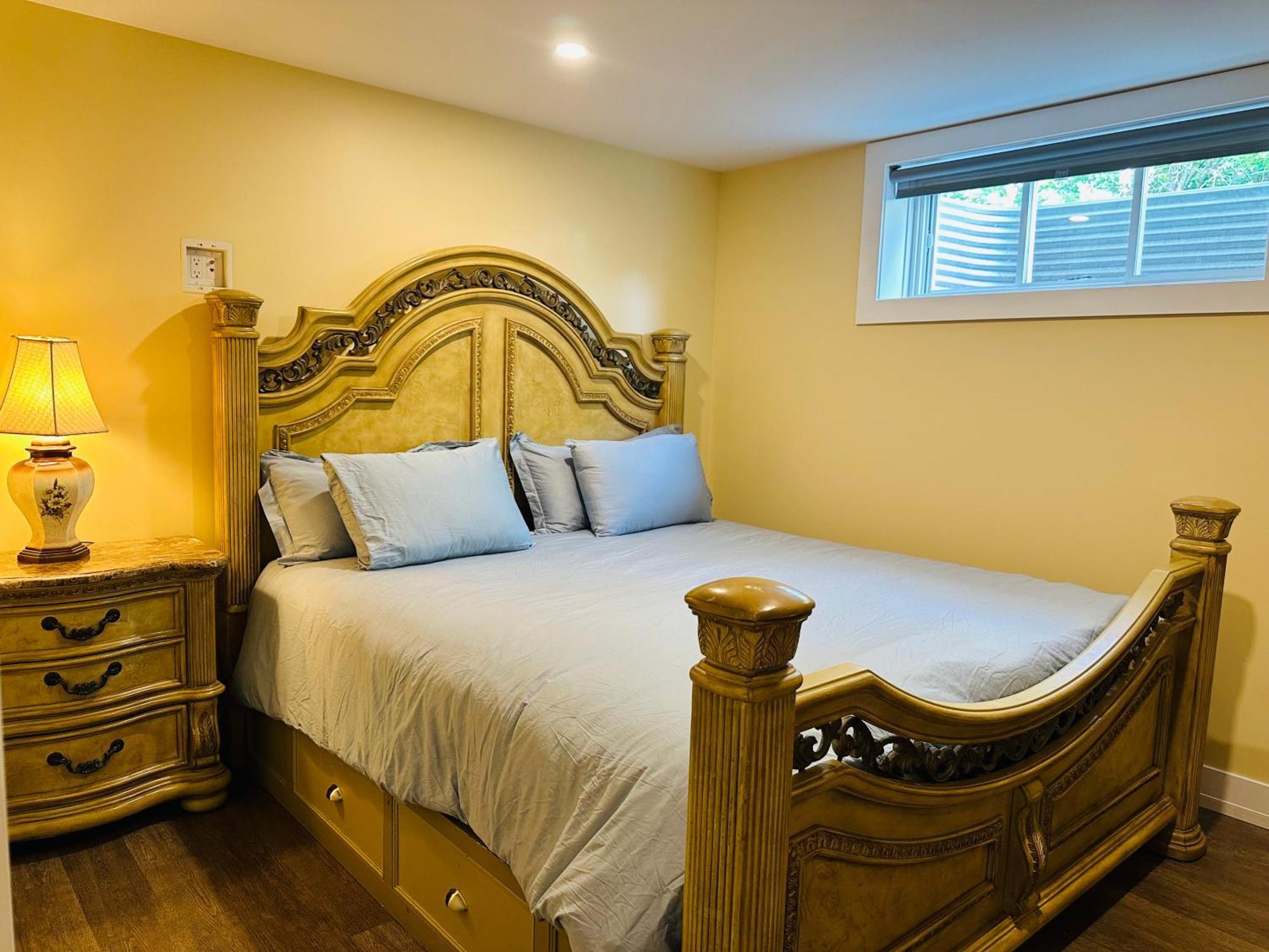 Apartament Luxurious Basement Retreat Charlottetown Zewnętrze zdjęcie