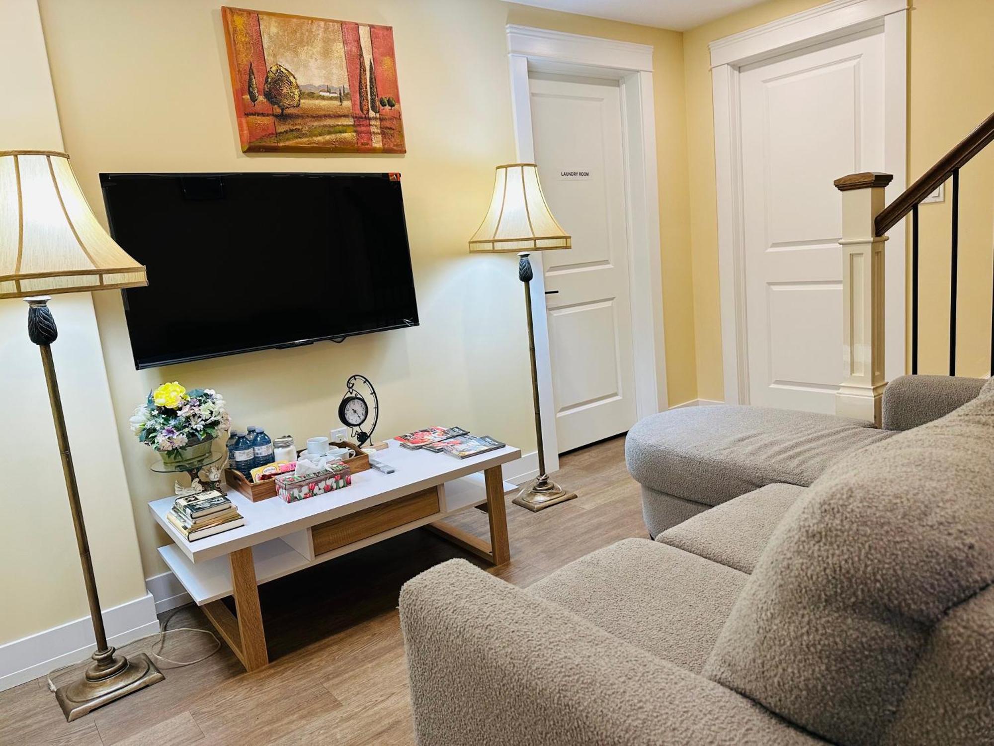 Apartament Luxurious Basement Retreat Charlottetown Zewnętrze zdjęcie